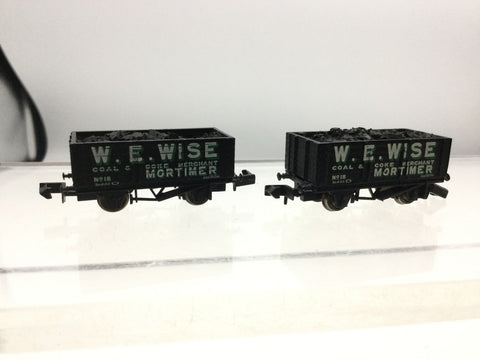 Graham Farish 373-184 N Gauge 6 Plank Wagon W E Wise x2