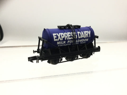 Dapol NB-028 N Gauge 6 Wheel Milk Tanker Express Dairies