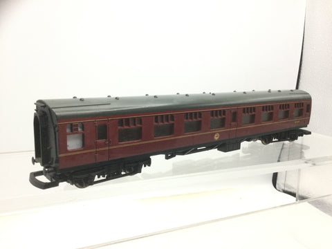 Lima 305364 OO Gauge BR Maroon Mk 1 Corridor 2nd Coach W24018 (RENUMBERED)