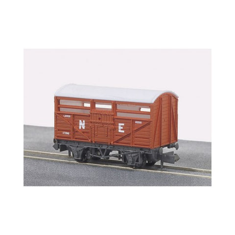 Peco NR-45E N Gauge LNER Cattle Truck Red Oxide