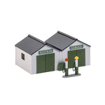 Wills SS12 OO Gauge Station Garage with Pumps Kit