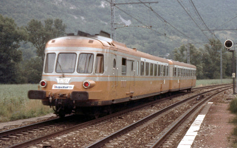 Jouef HJ2463S HO Gauge SNCF RGP 1 Alpazur Diesel Railcar & Trailer IV (DCC-Sound)