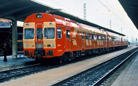 Arnold HN2616S N Gauge RENFE 444 Red/Yellow 3 Car EMU IV (DCC-Sound)