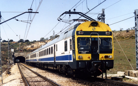 Arnold HN2618S N Gauge RENFE 444 Blue/White 3 Car EMU V (DCC-Sound)