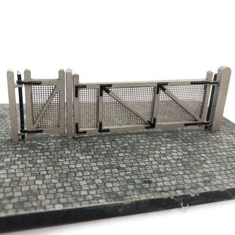 Scale Model Scenery LX484 OO Gauge NYMR Crossing Gates Kit