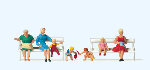 Preiser 10051 HO/OO Gauge Women (3) & Children (4) on Benches Excl Figure Set
