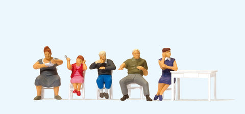 Preiser 10577 HO/OO Gauge At the Table Scene (5) Exclusive Figure Set