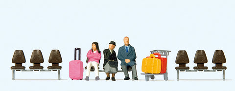 Preiser 10661 HO/OO Gauge Waiting Travellers (3) on Modern Seats Excl Figure Set