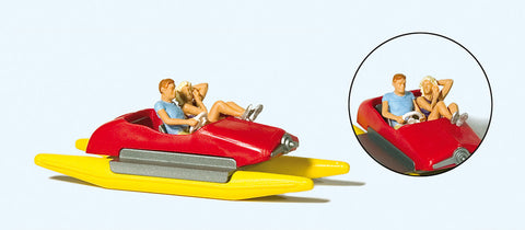 Preiser 10684 HO/OO Gauge Couple in Red Bedal Boat (1x2) Exclusive Figure Set