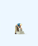 Preiser 28239 HO/OO Gauge Stonemason Figure