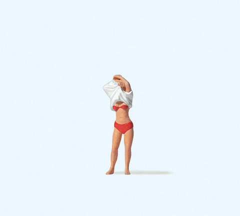 Preiser 28258 HO/OO Gauge Female Lifeguard Ready for Action Figure