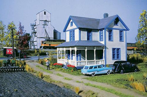 Walthers 933-3651 HO Gauge Aunt Lucy's House Kit