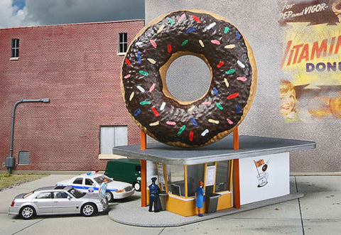 Walthers 933-3768 HO Gauge Hole-in-One Donut Store Kit