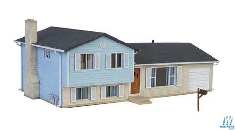 Walthers 933-3794 HO Gauge Split Level House Kit