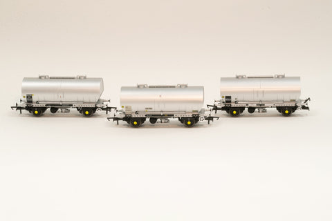 Accurascale 1067-PCV-J OO Gauge APCM Cemflo/PCV Powder Wagon Triple Pack J