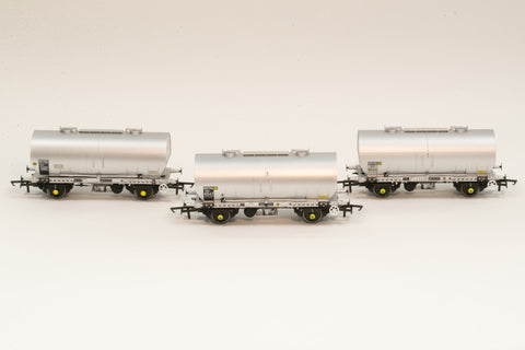 Accurascale 1068-PCV-K OO Gauge APCM Cemflo/PCV Powder Wagon Triple Pack K