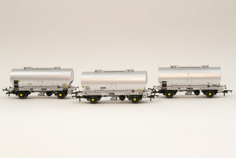 Accurascale 1069-PCV-L OO Gauge APCM Cemflo/PCV Powder Wagon Triple Pack L