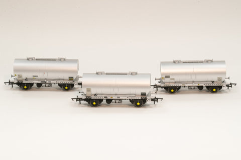 Accurascale 1070-PCV-M OO Gauge APCM Cemflo/PCV Powder Wagon Triple Pack M