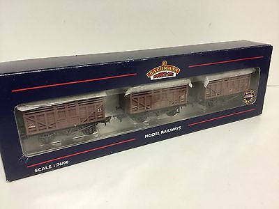 Bachmann 37-700Z OO Gauge 12t Cattle Wagon BR Bauxite (Weathered) Triple