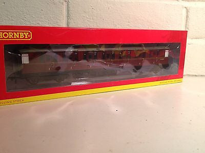 Hornby R4567 OO Gauge BR(LNER) 61ft 6in Corridor 1st E11019E