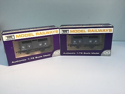 Dapol OO Gauge North Yorkshire Moors Railway Cattle Van x2