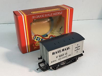 Hornby R042 OO Gauge Railmail Special Van - Royal Wedding 1981