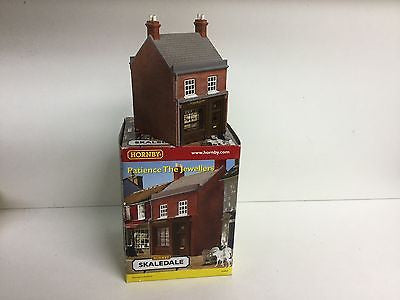 Hornby R8965 OO Gauge Patience the Jewellers