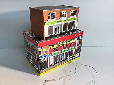 Hornby R8750 OO Gauge Fine Foods Supermarket