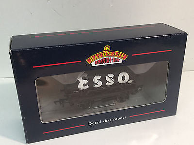 Bachmann 33-677 OO Gauge Tank Wagon with Large Filler 'Esso'