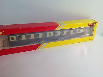 Hornby R4354 OO Gauge BR Mk1 2nd Class Coach Chocolate/Cream W24330