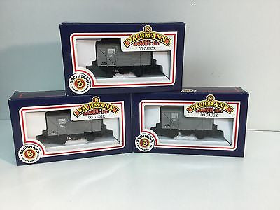 Bachmann 33-626 OO Gauge 12t Planked Vent Van BR (M) Grey x3