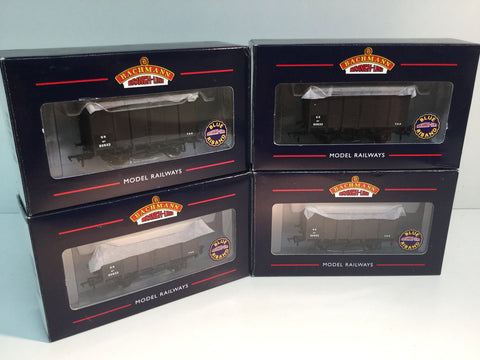 Bachmann 38-075A OO Gauge 12t Southern Plywood Panel Vent Van SR Brown x4