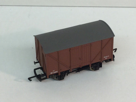 Hornby R1127 OO Gauge BR Vent Van W43892 Brown