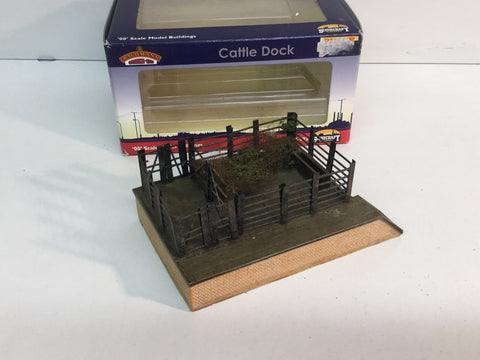 Bachmann 44-003 OO Gauge Cattle Dock