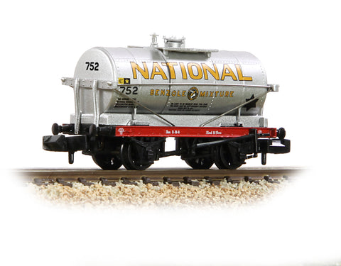 Graham Farish 373-650C N Gauge 14T Tank Wagon 'National Benzole' Silver