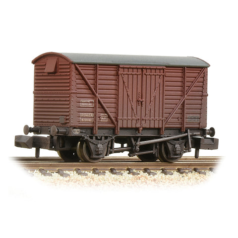 Graham Farish 373-703B N Gauge BR 12T Ventilated Van Planked Sides BR Bauxite (Late) [W]