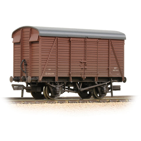 Bachmann 38-082D OO Gauge SR 12T 2+2 Planked Ventilated Van BR Bauxite (Early) [W]