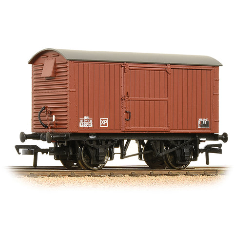 Bachmann 38-381A OO Gauge LNER 12T Ventilated Van Corrugated Ends BR Bauxite (Late)