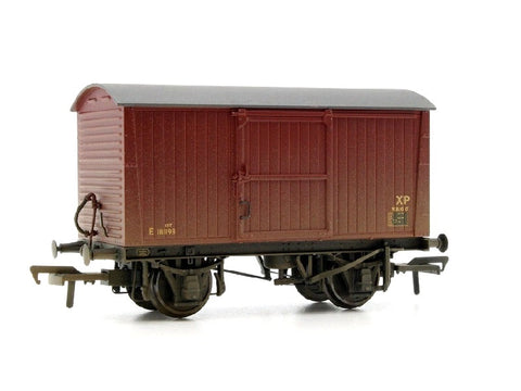 Bachmann 38-478 OO Gauge LNER 12t Non-Ventilated Van BR Bauxite Late (Weathered)