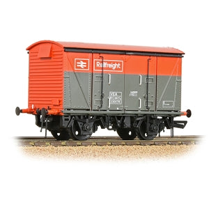 Bachmann 38-881 OO Gauge BR VEA 'Vanwide' BR Railfreight Red & Grey