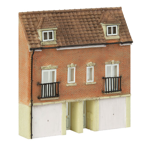 Graham Farish 42-218 N Gauge Scenecraft Low Relief Modern Town Houses