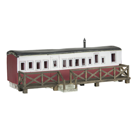Bachmann 44-0150R OO Gauge Scenecraft Holiday Coach Red and White