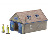 Bachmann 44-0156 OO Gauge Scenecraft Goathland Garage
