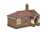 Bachmann 44-090C OO Gauge Scenecraft Bluebell Station Waiting Room and Toilet Crimson and Cream