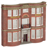 Bachmann 44-261 OO Gauge Low Relief Station Hotel