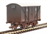 Dapol 4F-012-032 OO Gauge Ventilated Van GWR 123525 Weathered