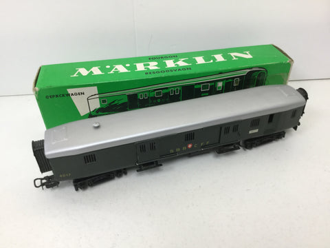 Marklin 4017 HO Gauge SBB Luggage Coach (L1)