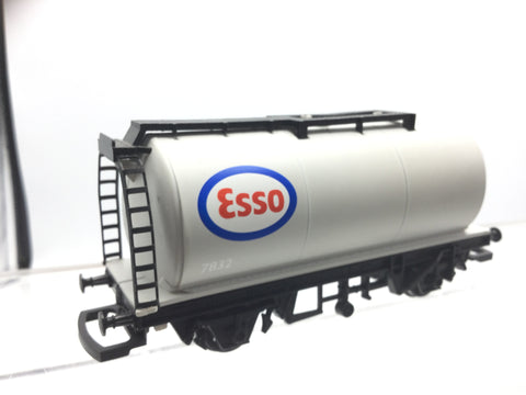 Hornby R6481 OO Gauge TTA Tank Wagon Esso 7832