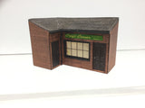Hornby R8692 OO Gauge Courtyard Building Craft Corner