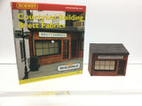 Hornby R8693 OO Gauge Courtyard Building Brett Fabrics
